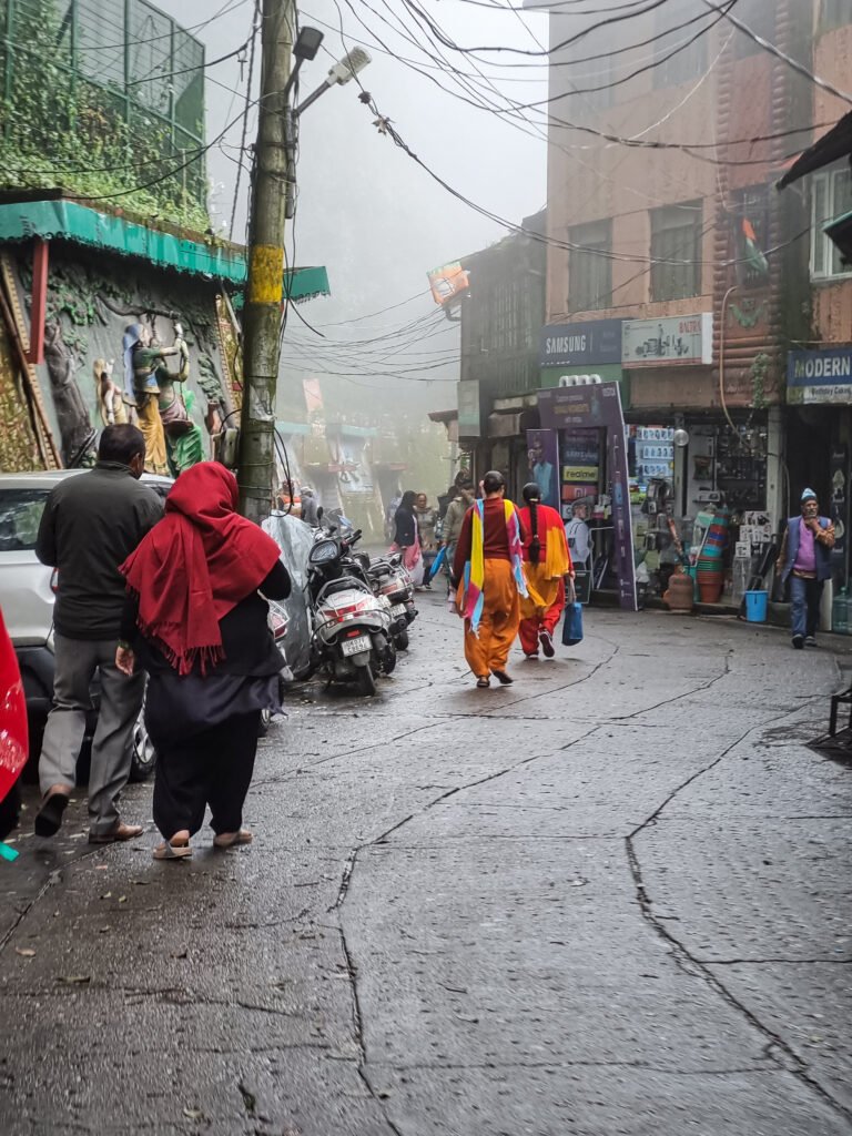 image of people walking on the streets of Mussoorie captured by Jainish Soni