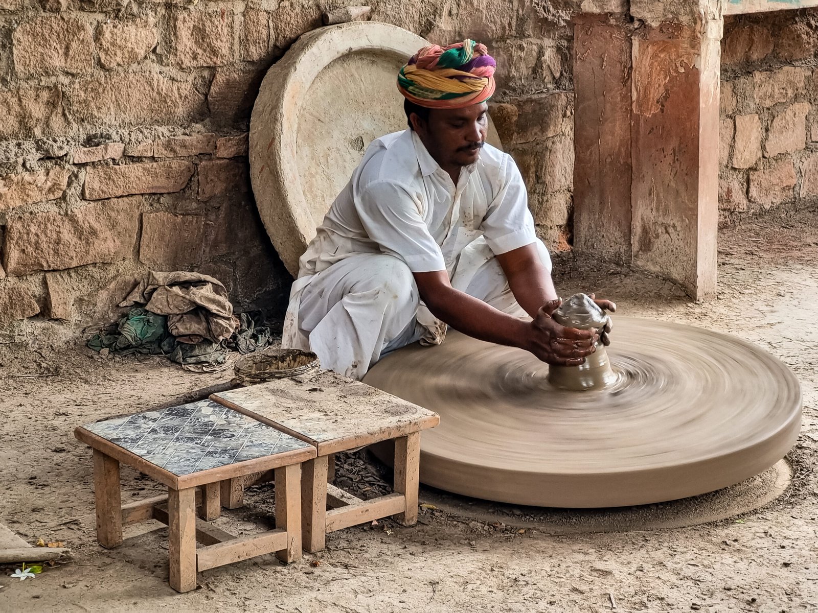 image of a man doing pottery in Jodhpur captured by Jainish Soni
