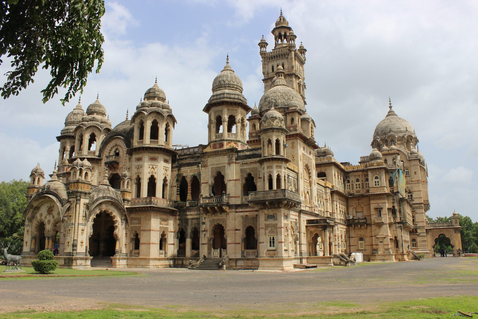 image of Lukshmi Vilas Palace captured by Jainish Soni
